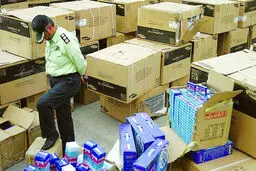 آخرین وضعیت پرونده کانتینرهای قاچاق در بندرعباس/  ۲۴ نفر احضار و ۶ متهم بازداشت شدند