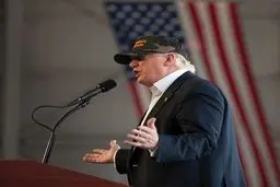 هزاران مهاجر را از آمریکا بیرون می‌کنم