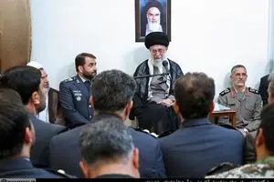 دیدار فرماندهان و مسئولان قرارگاه پدافند هوایی خاتم‌الانبیاء(ص) ارتش با فرمانده کل قوا + تصاویر