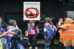 راهپیمایی ده‌ها نفر از مخالفان اسلام در استرالیا