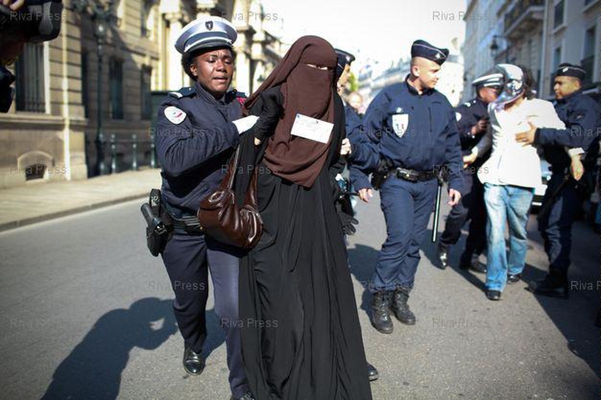 کاری کنیم زنان مسلمانان خودشان کشف حجاب کنند