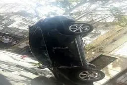 واژگونی عجیب لکسوس شاسی بلند در خیابان مفتح+تصاویر