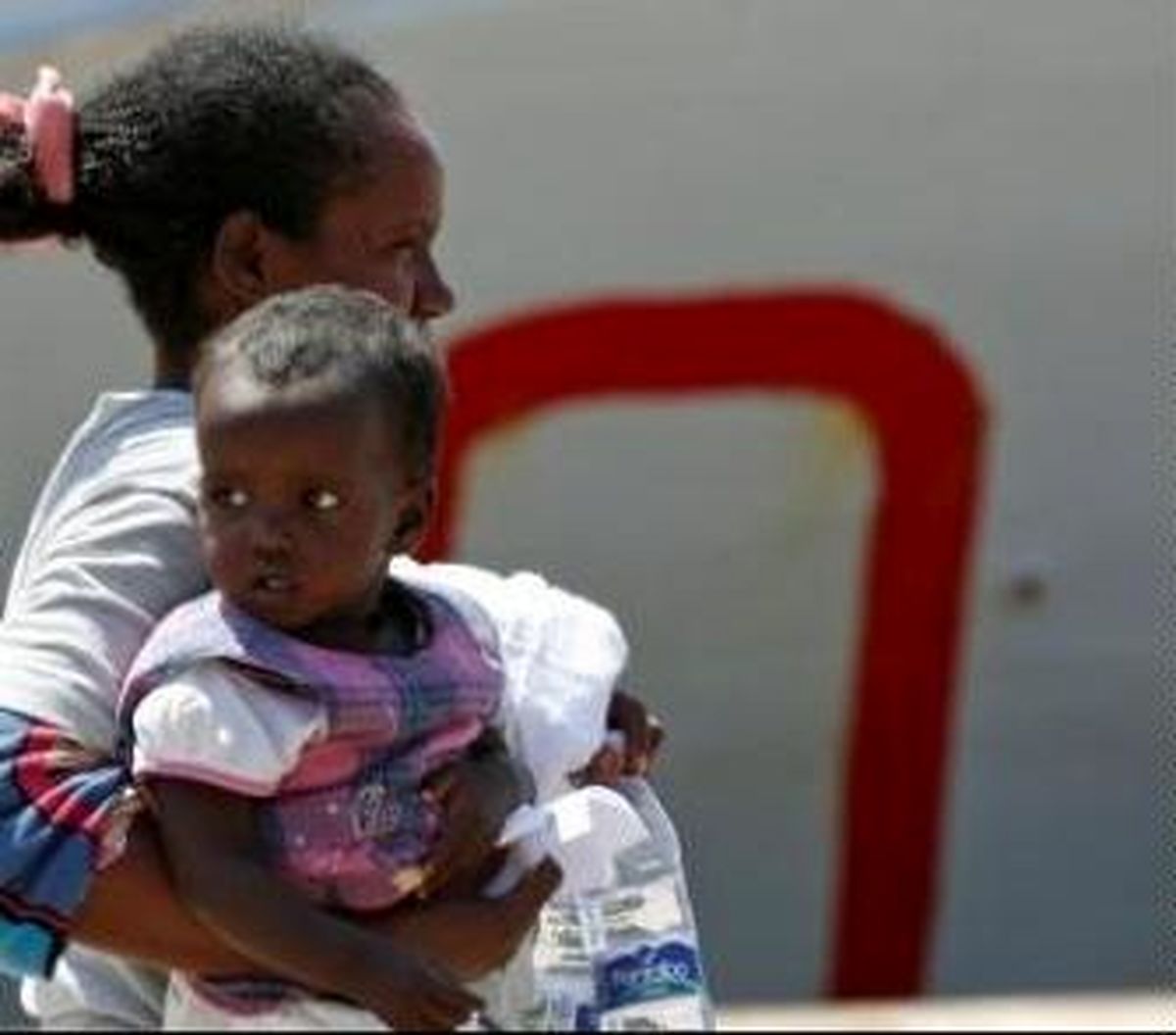 گارد ساحلی ایتالیا ۱۱۰۰ پناهجو را از آب‌های مدیترانه نجات داد