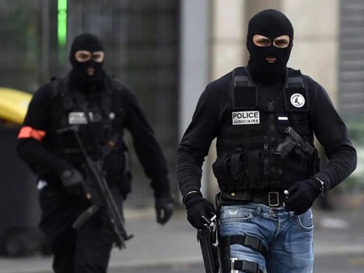 حمله با سلاح سرد به یک پلیس در فرانسه