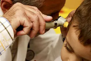 گسترش پوشش طرح غربالگری شنوایی نوزادان در سراسر کشور