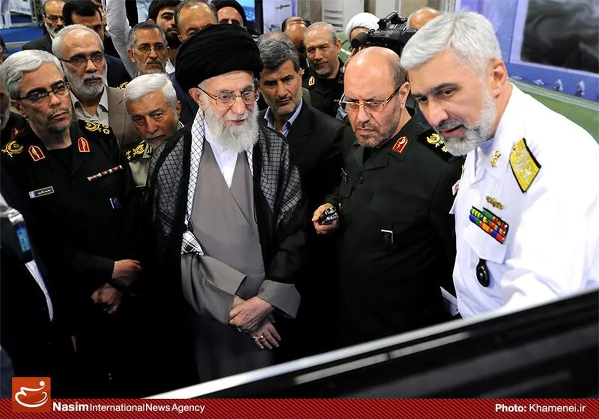 بازدید رهبر معظم انقلاب از نمایشگاه صنعت دفاعی