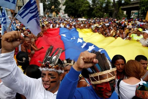 تظاهرات هزار نفری معترضان در کاراکاس +تصاویر