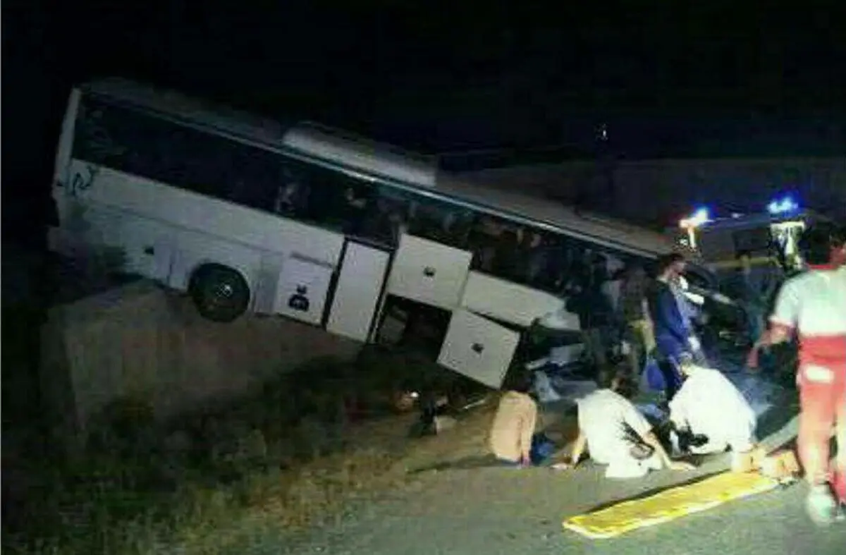 واژگونی اتوبوس در جاده هراز با ۴۵ سرنشین/ تنها یک نفر مجروح شد