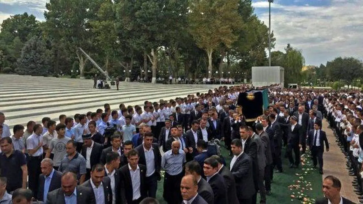 اسلام کریم‌اف در کنار والدینش به خاک سپرده شد