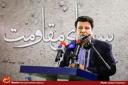 به قول حاتمی‌کیا: ادب کارگردان سینمای‌مقاومت، ادب سربازیست که پا بر روی میدان مین می‌گذارد