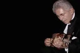 پیکر زنده‌یاد فرهنگ شریف از مقابل تالار وحدت تشییع می‌شود