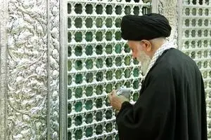 حضور سرزده رهبر معظم انقلاب در مشهد اردهال و امامزاده آقا علی عباس نطنز