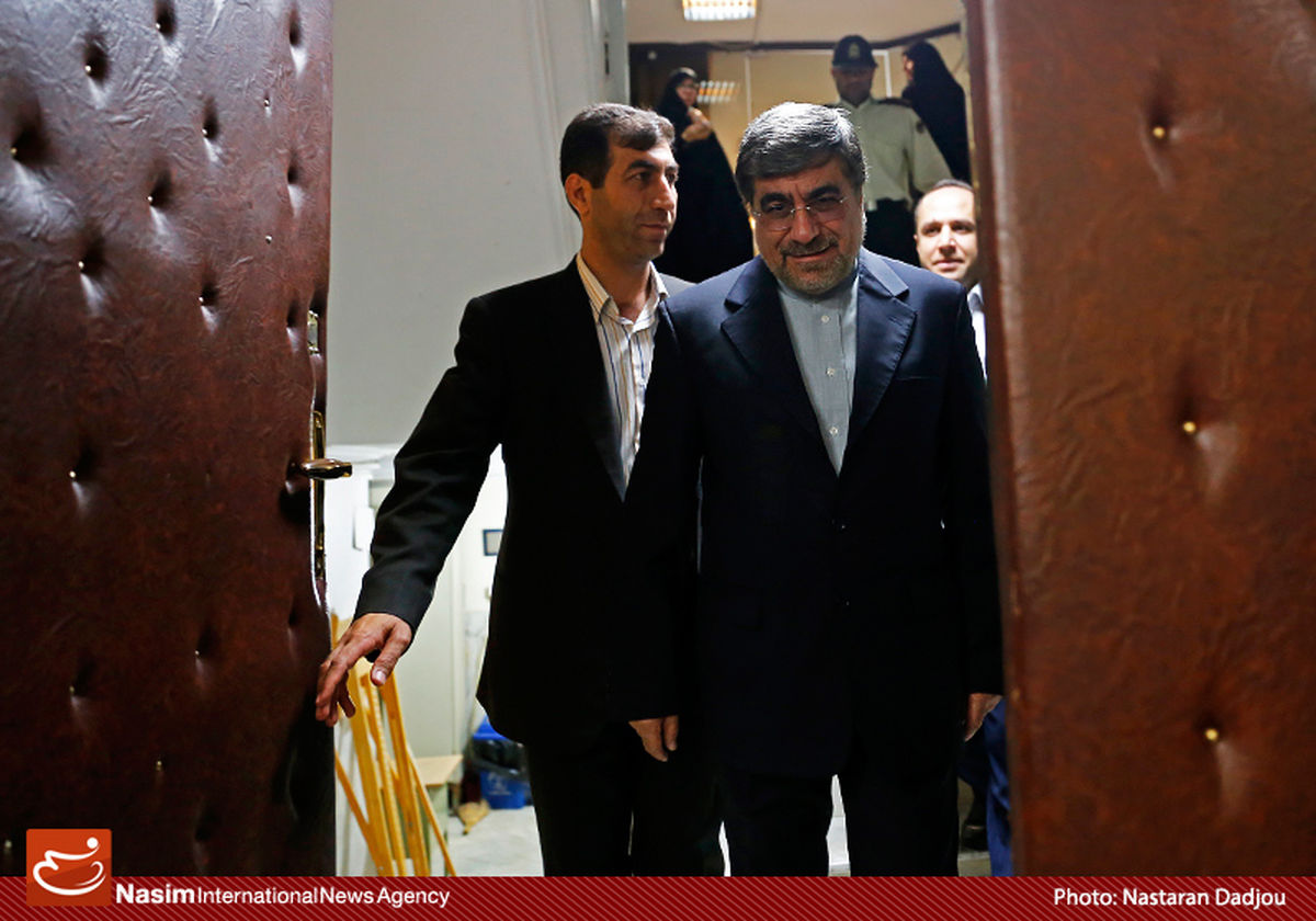 وزیر ارشاد به دیدن اصغر شاهوردی و خانواده مرحوم رشیدی رفت