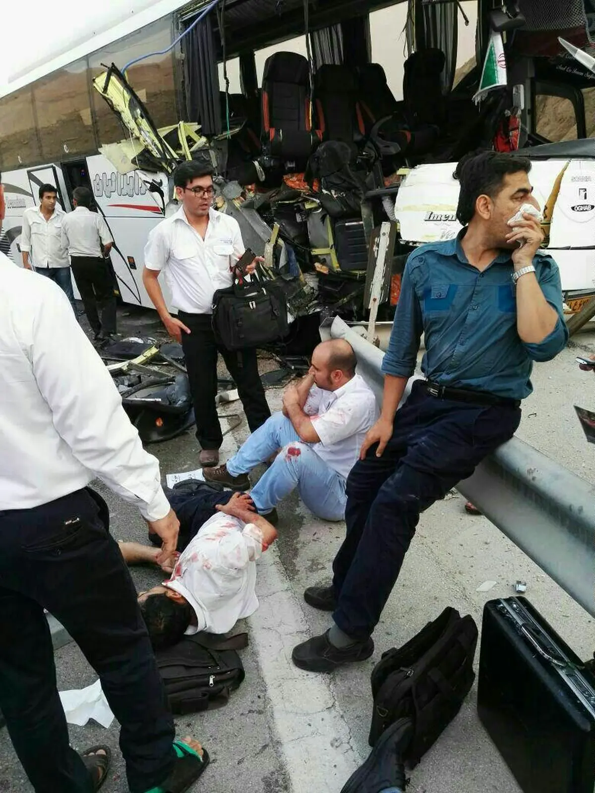 یک کشته و ۱۳ زخمی در تصادف اتوبوس حامل کارکنان ایران خودرو/ حال مصدومان وخیم نیست