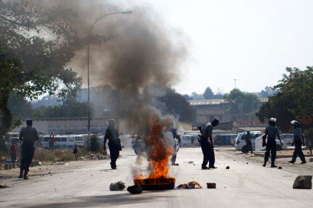 آماده‌باش پلیس "زیمبابوه" در پی بالا گرفتن موج اعتراضات