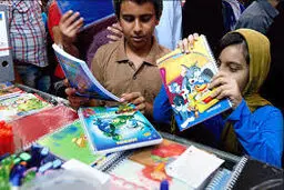 توزیع بن لوازم التحریر به دانش‌آموزان کم برخوردار