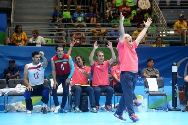 هادی رضایی از سرمربیگری تیم ملی والیبال نشسته کناره‌گیری کرد