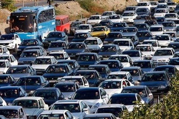 ترافیک نیمه سنگین در آزاد راه کرج-تهران و کرج-قزوین/ بارندگی در محورهای خراسان شمالی