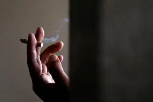 ممنوعیت استعمال سیگاردر اماکن عمومی از مهر