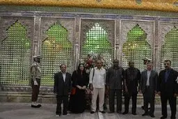 ادای احترام سران ارتش نیجریه وفعالان فرهنگی تونس به امام خمینی