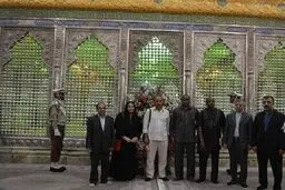 ادای احترام سران ارتش نیجریه وفعالان فرهنگی تونس به امام خمینی