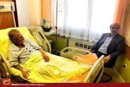 عیادت وزیر ورزش و جوانان از منصور پورحیدری