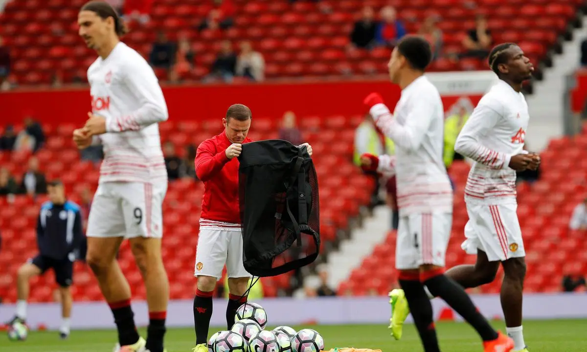 مورینیو، رونی را نیمکت‌نشین کرد