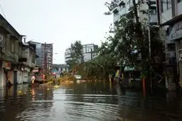 تندباد و بارش شدید باران مازندران را درنوردید