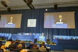 برخی تحریم‌ها که در برجام قرار بود لغو شوند هنوز لغو نشده‌اند/ تهران هنوز زیر سایه تحریم‌ها است