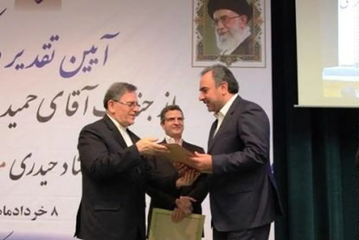 ادعای عجیب معاون سیف درباره کارت‌های اعتباری ۱۰ تا ۵۰ میلیونی/ یک سری هم به بانکها بزنید تا ببینید چه خبر است!/ معاون سیف در کمتر از ۲.۵ روز  ۲۰۰۰۰ کارت اعتباری صادر کرد
