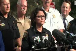 تیراندازی در مرکز خرید 