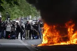 انفجار دو بمب مقابل یک مسجد و ساختمان کنگره در آلمان