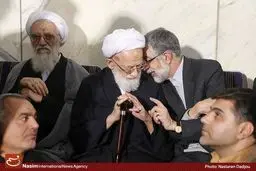 اصولگرایان بین حمایت از روحانی یا سکوت باید یکی را برگزینند