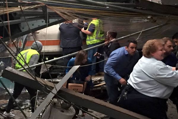 تصادف قطار در آمریکا ۳ کشته و بیش از ۱۰۰ زخمی برجای گذاشت +تصاویر