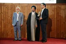 رئیس هیأت مدیره گروه سرمایه‌گذاری هلدینگ مرآت مدیر موفق ملی شد