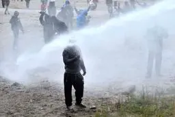 حمله پلیس فرانسه به پناهجویان در اردوگاه 