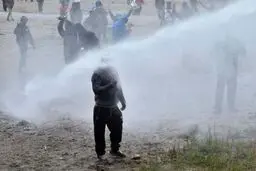 حمله پلیس فرانسه به پناهجویان در اردوگاه 