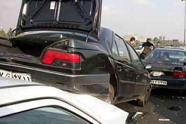 تصادف زنجیره‌ای ۸ خودرو در آزادراه زنجان- قزوین/ ۱۲ مسافر دچار حادثه شدند