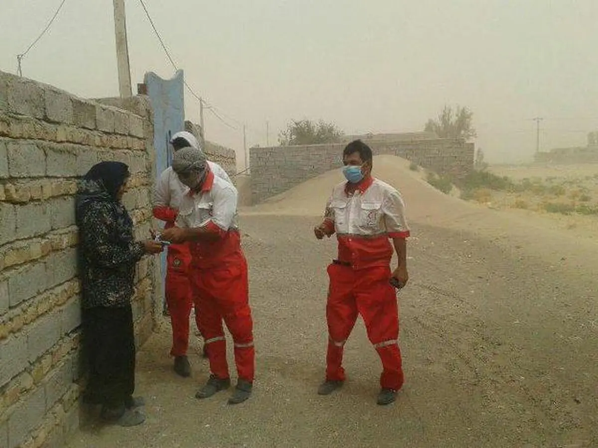 امدادرسانی به ۹۰۰ گرفتار طوفان شن در زابل