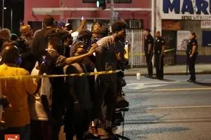 تظاهرات در لس‌آنجلس در اعتراض به قتل نوجوان سیاهپوست به دست پلیس