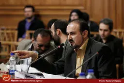 تمامی مشکلات شهر تهران توسط شهرداری و شورا قابل حل نیست