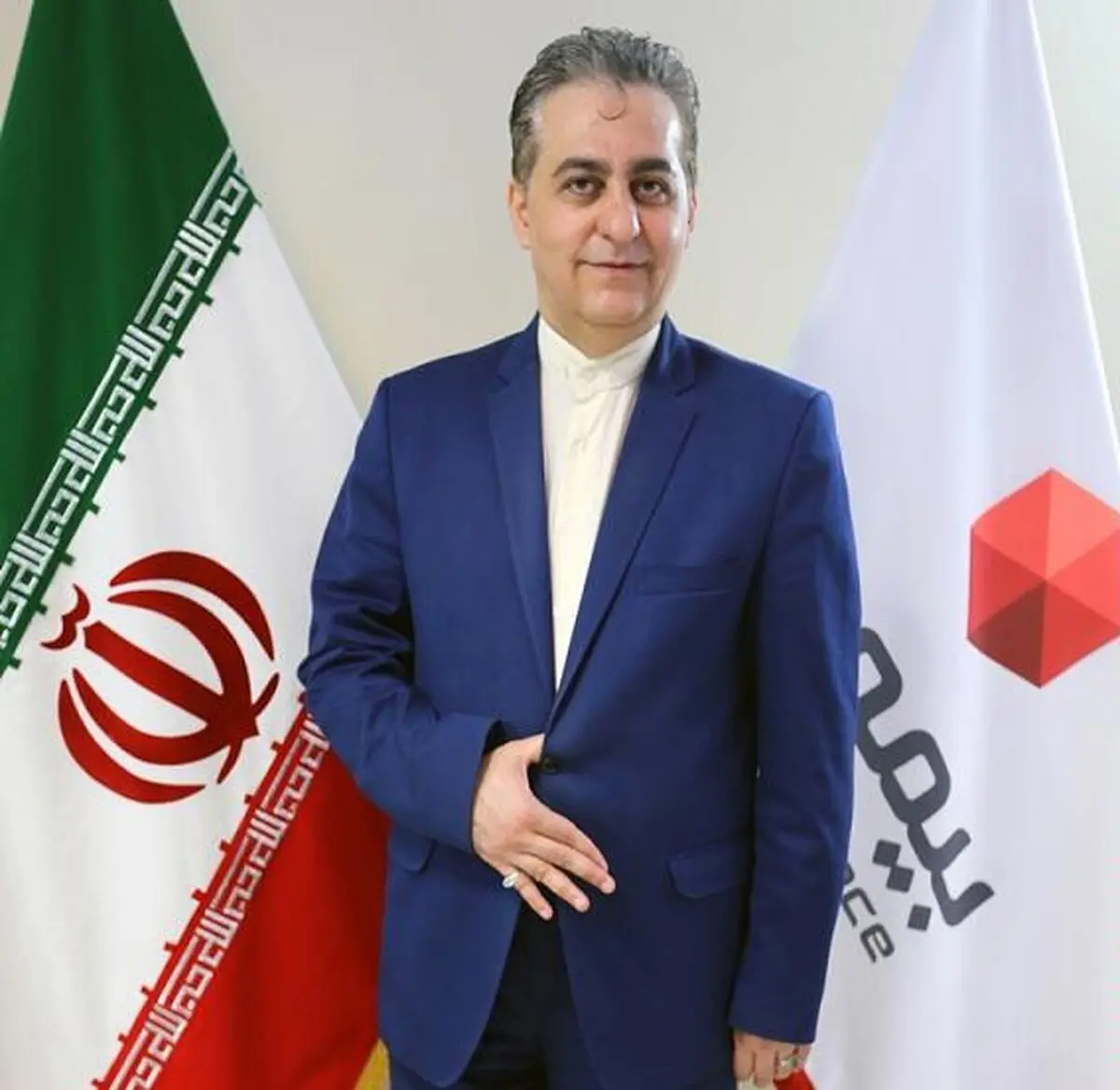 در هیچ جای دنیا صنعت بیمه چنین رفتاری با مردم نمی‌کند/ مردم را مجبور به خرید بیمه نامه‌های قدیمی کردیم!