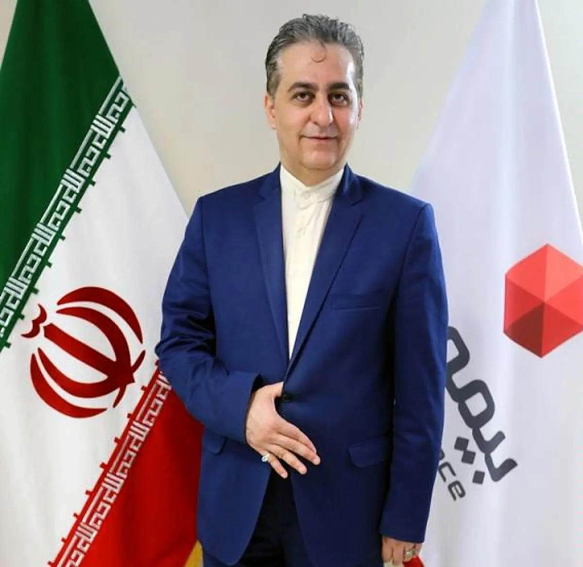 در هیچ جای دنیا صنعت بیمه چنین رفتاری با مردم نمی‌کند/ مردم را مجبور به خرید بیمه نامه‌های قدیمی کردیم!