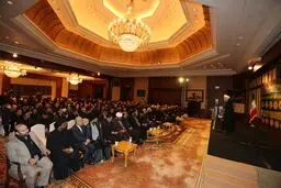 امام حسین (ع) تنها به اسلام و شیعیان تعلق ندارد بلکه محبوب دل همه آزادگان عالم است