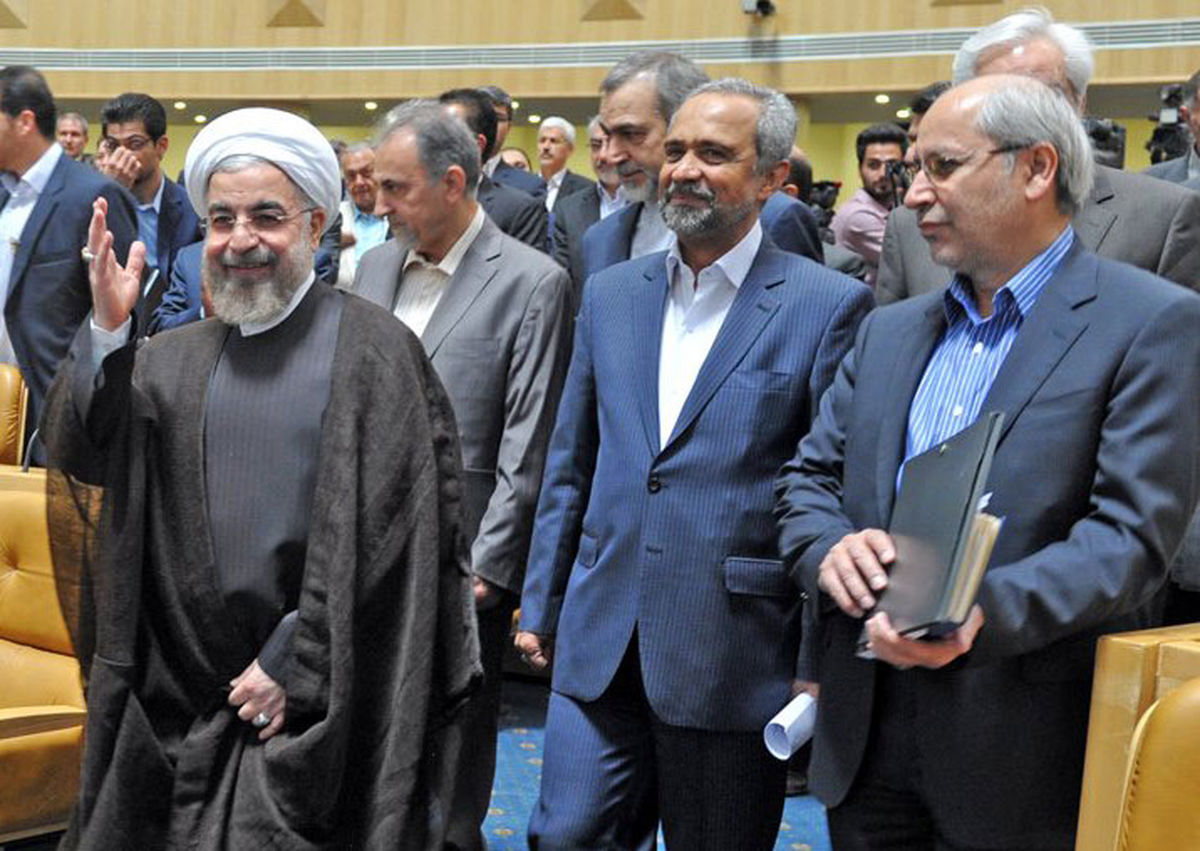 دولت روحانی دو برابر کل درآمد نفتی دولت احمدی‌نژاد خرج کرد+نمودار