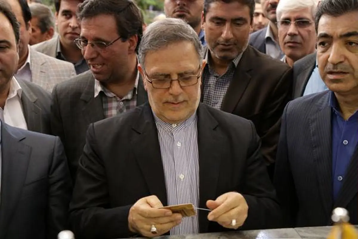 شوی تبلیغاتی دولت برای خروج از رکود با کارت اعتباری ۵۰ میلیونی!