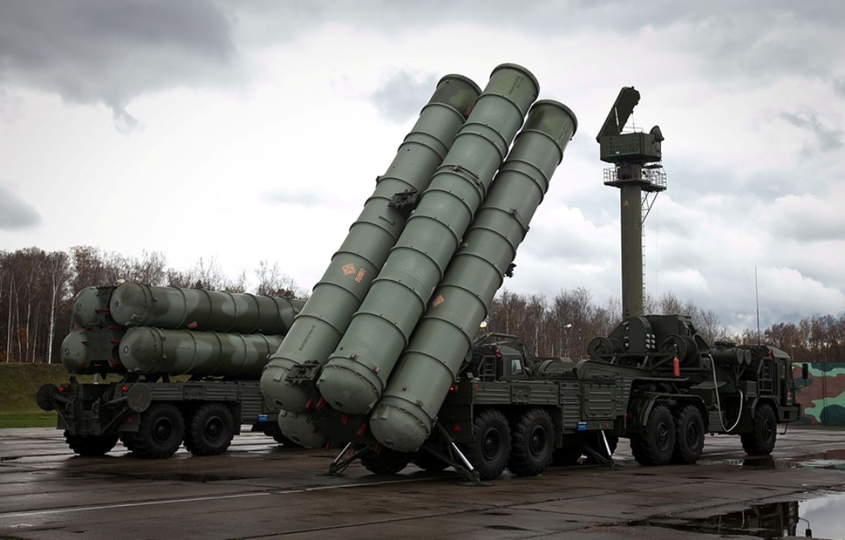 موشک‌های اس-۴۰۰ روسیه هر "شی پرنده ناشناس" را هدف می‌گیرند