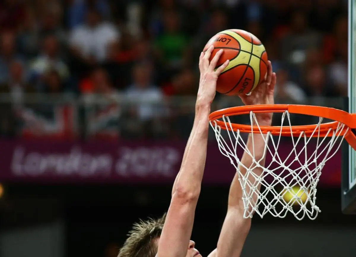 دانشگاه آزاد یک بسکتبالیست آمریکایی به خدمت گرفت