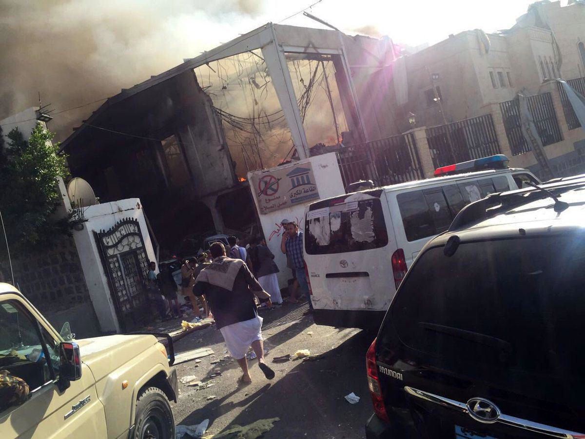 عربستان مراسم ختم در صنعا را بمباران کرد/ بیش از ۳۰۰ نفر شهید و مجروح شدند + تصاویر