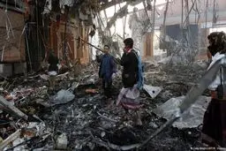 خشم معترضان یمنی از جنایات عربستان/ تلفات به مرز ۹۰۰ کشته و زخمی رسید